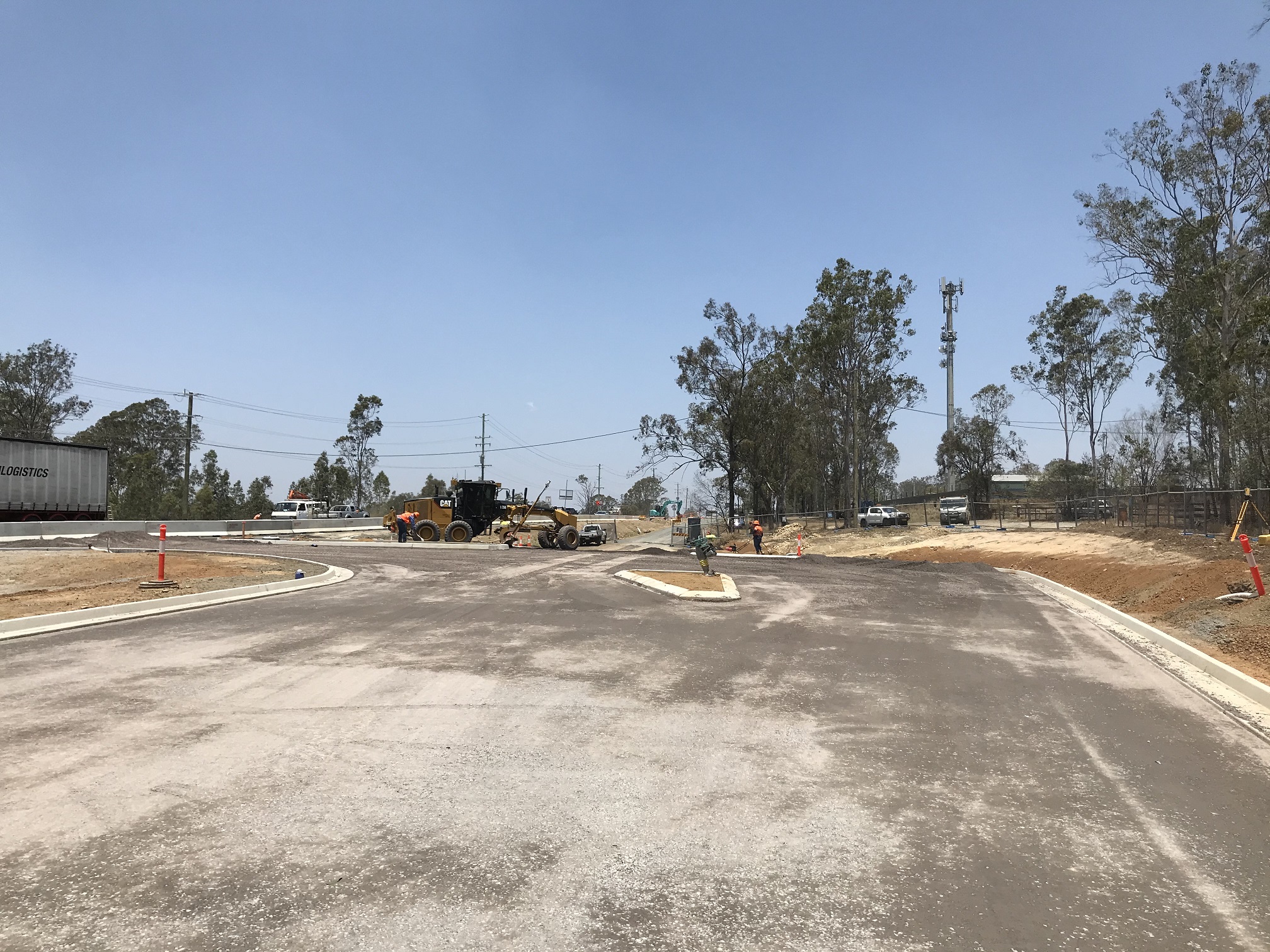 The Crest Road intersection with the Mount Lindesay Highway was reconstructed as part of the project